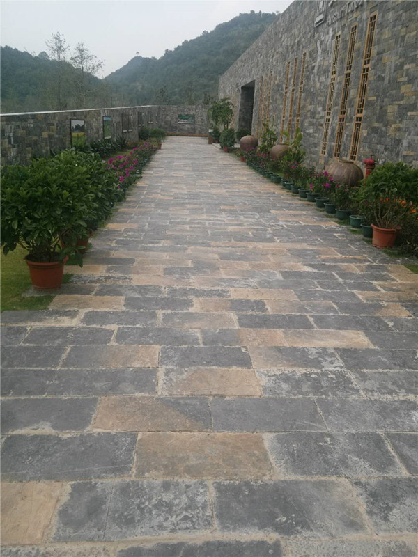 自然面300×600地铺石