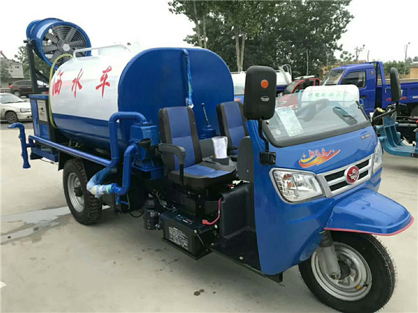 小型洒水车