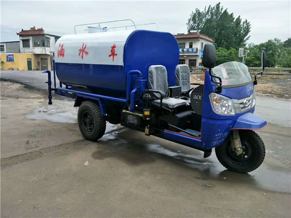 小型洒水车