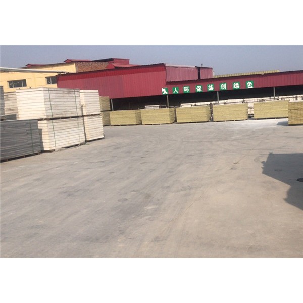 保温装饰一体板货场一角