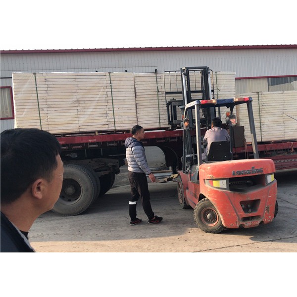 保温装饰一体板在装车中