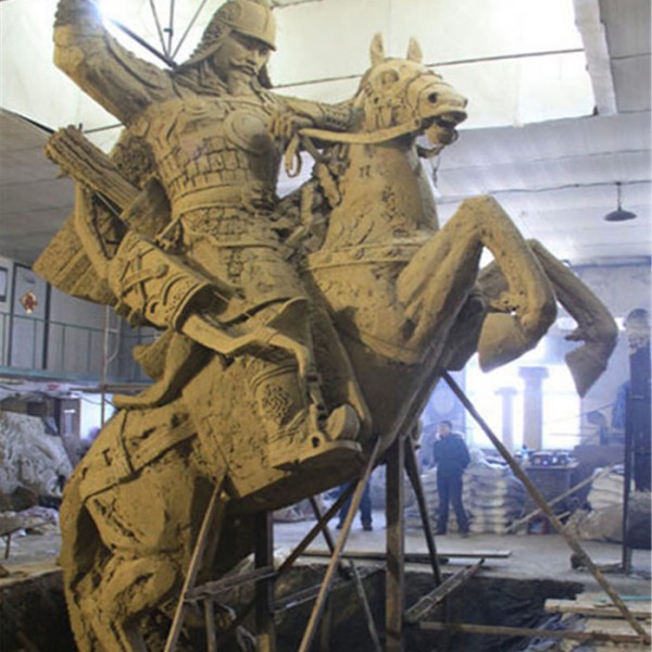 内蒙古边防小镇雕塑泥稿高8.5m