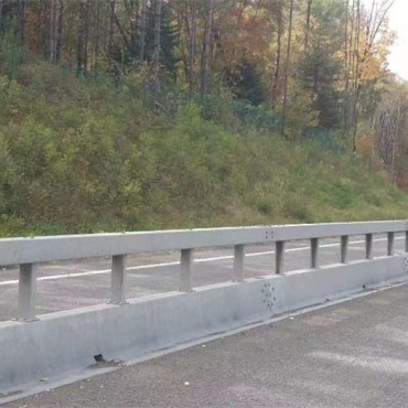 高性能活动钢护栏