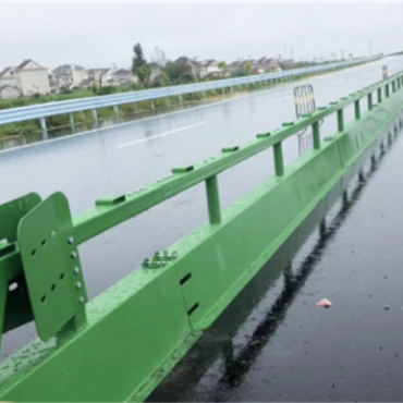 梯形座活动式钢护栏