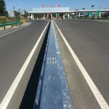 高性能活动钢护栏