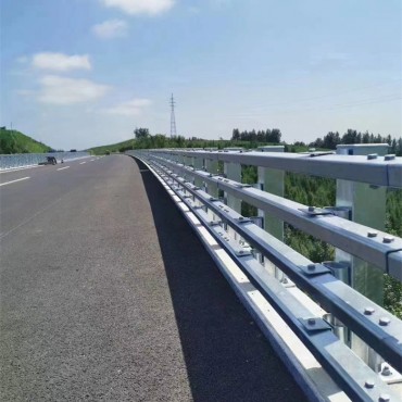 桥梁防撞护栏