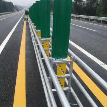 遇应力活动钢护栏