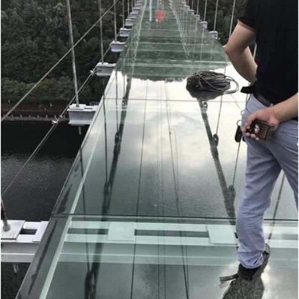 玻璃吊桥施工