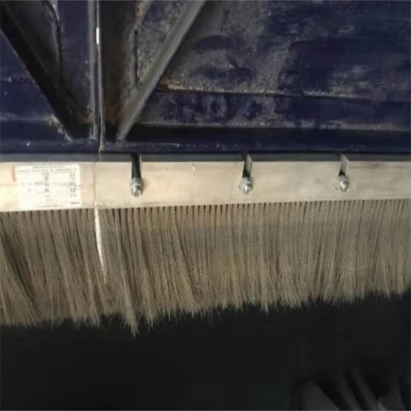 拦焦机顶部挡烟板密封钢刷